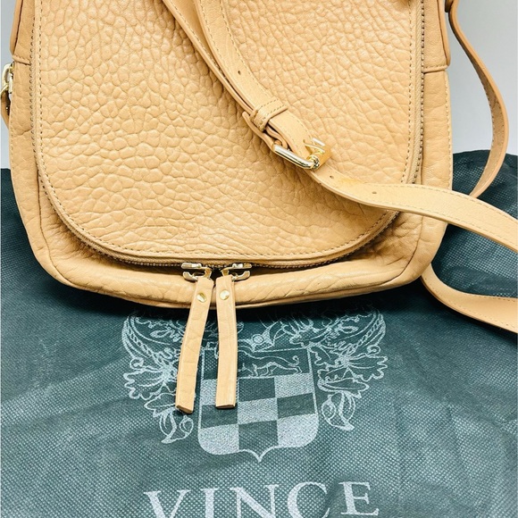 Vince Camuto “Bailey” Leather Crossbody, Oak Color, NWOT, Dust Cover, Expands, - Picture 3 of 10